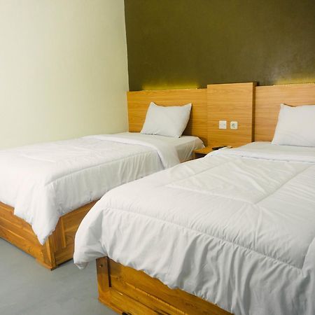 Grand Khalifah Guesthouse Sumbawa Екстериор снимка