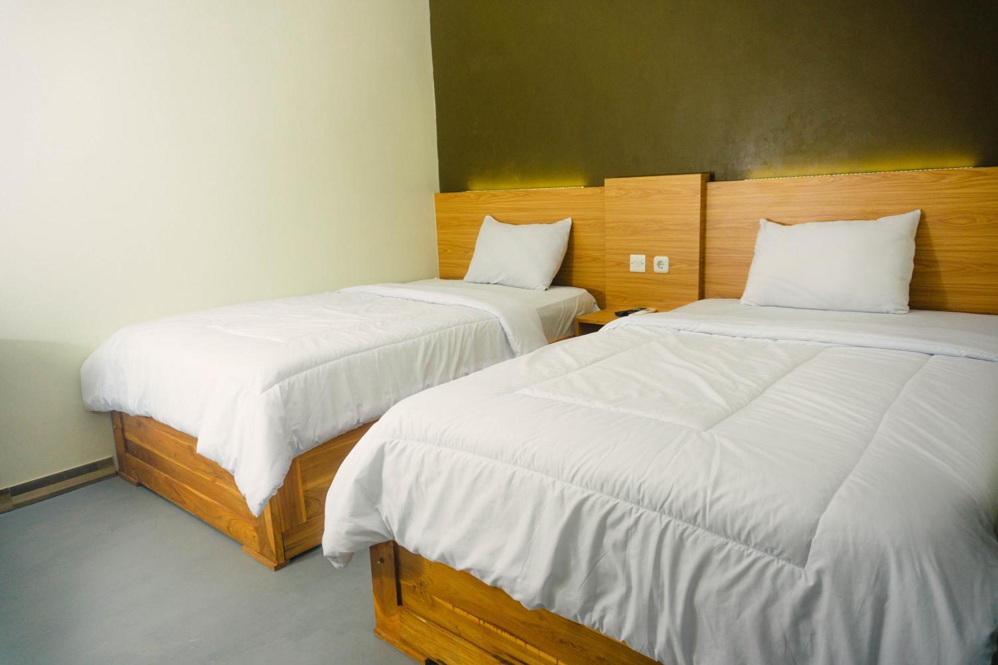 Grand Khalifah Guesthouse Sumbawa Екстериор снимка
