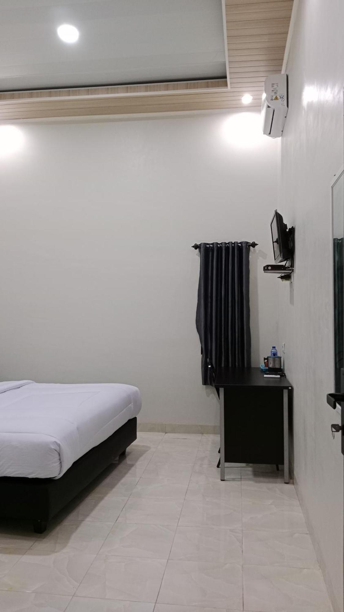 Grand Khalifah Guesthouse Sumbawa Екстериор снимка